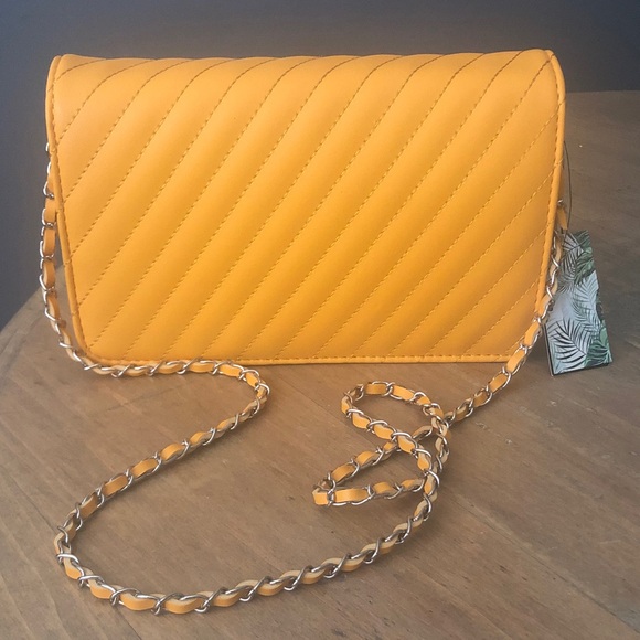 NWT Badgley Mischka Mustard Quilted Crossbody Bag - Picture 7 of 11